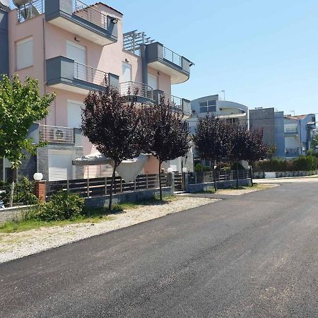 Design Suites Efharis Néa Péramos Εξωτερικό φωτογραφία