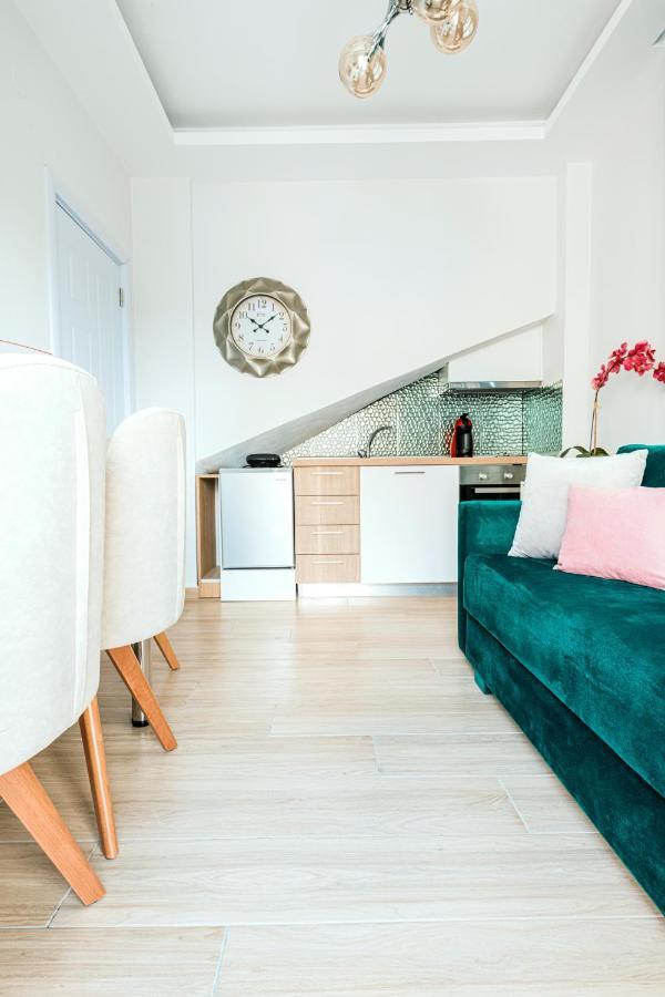 Design Suites Efharis Néa Péramos Εξωτερικό φωτογραφία